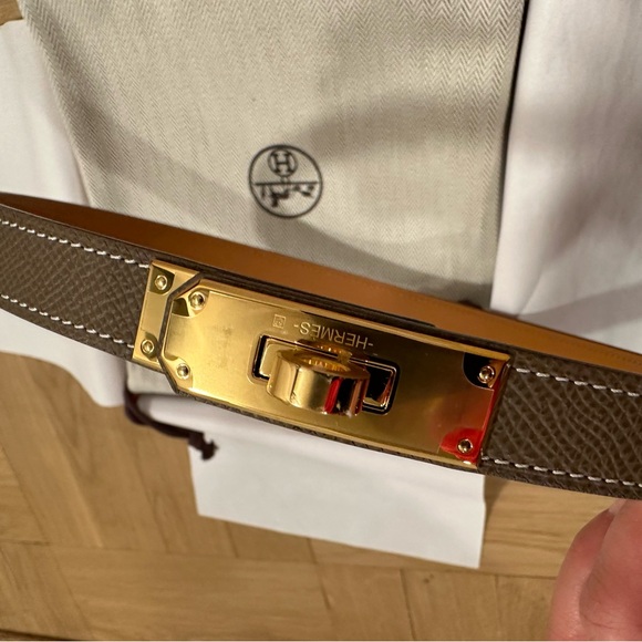 Hermes Kelly 18 Belt Etoupe Epsom leather with gold hardware - Picture 6 of 14
